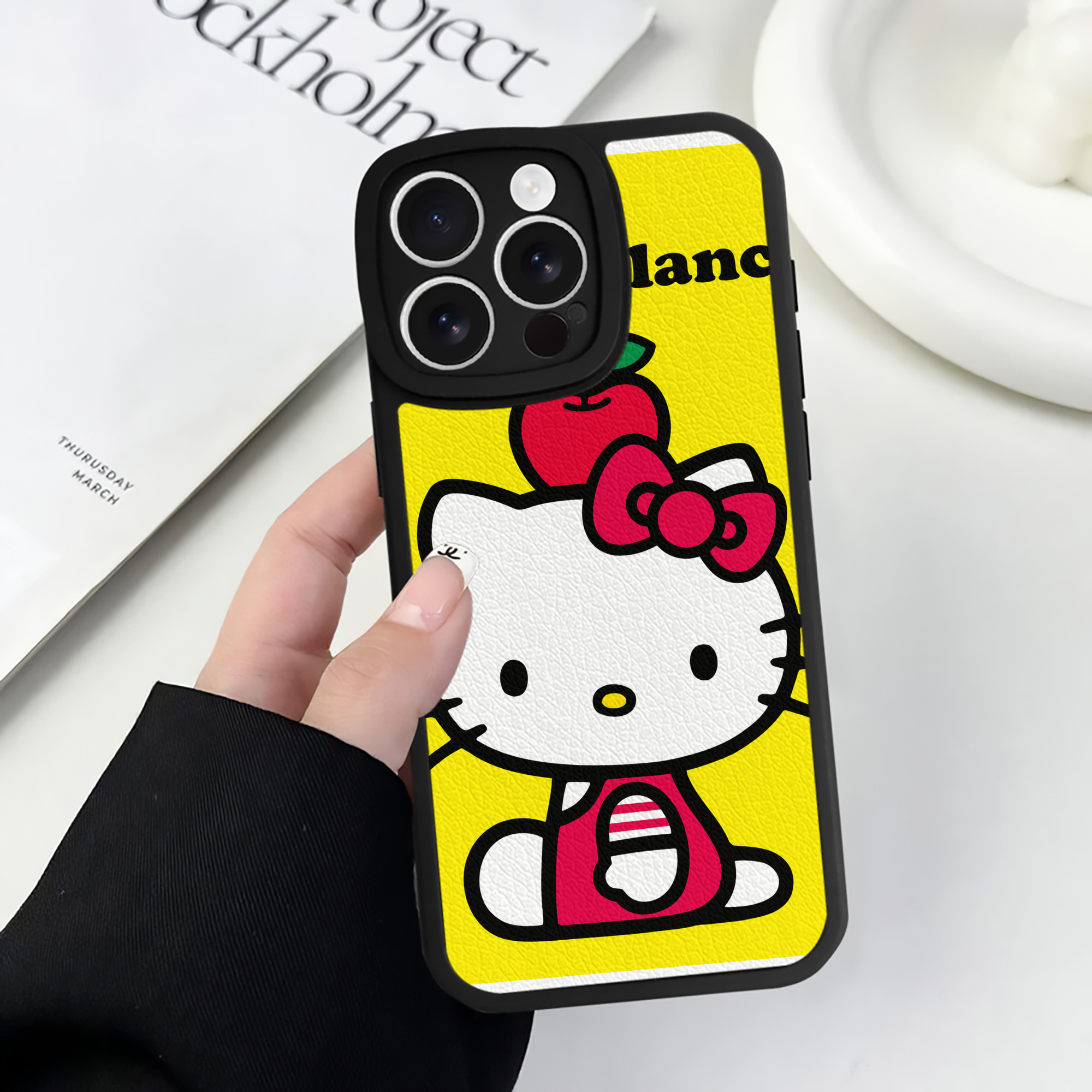 （画像用） Hello Kitty ハローキティ 【iPhone 16シリーズ対応】シリコンスマホケース（レザー調） 材質：シリコン